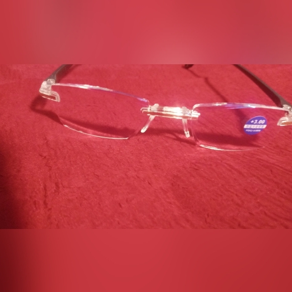 Blue light blocker reading glasses +3.00 lightweight comfort fit flex ear piece. - Picture 3 of 4